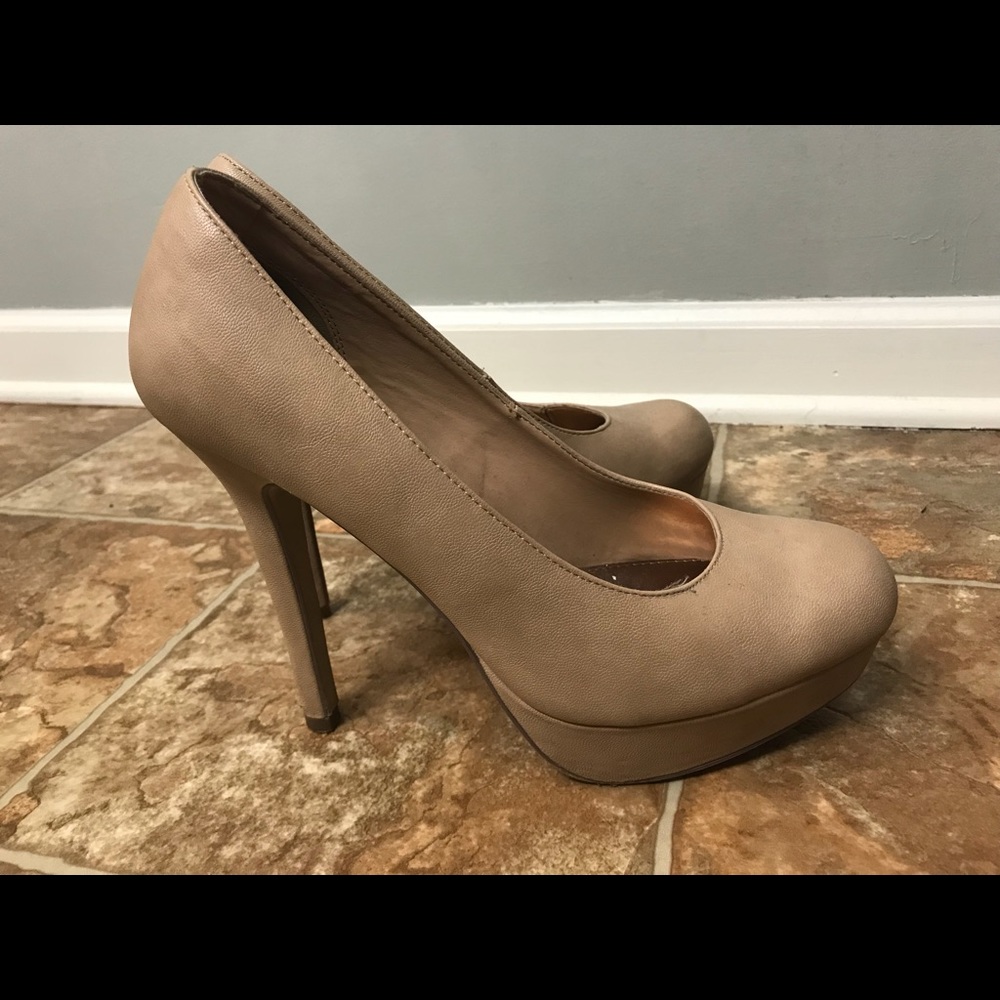 Beige Pump